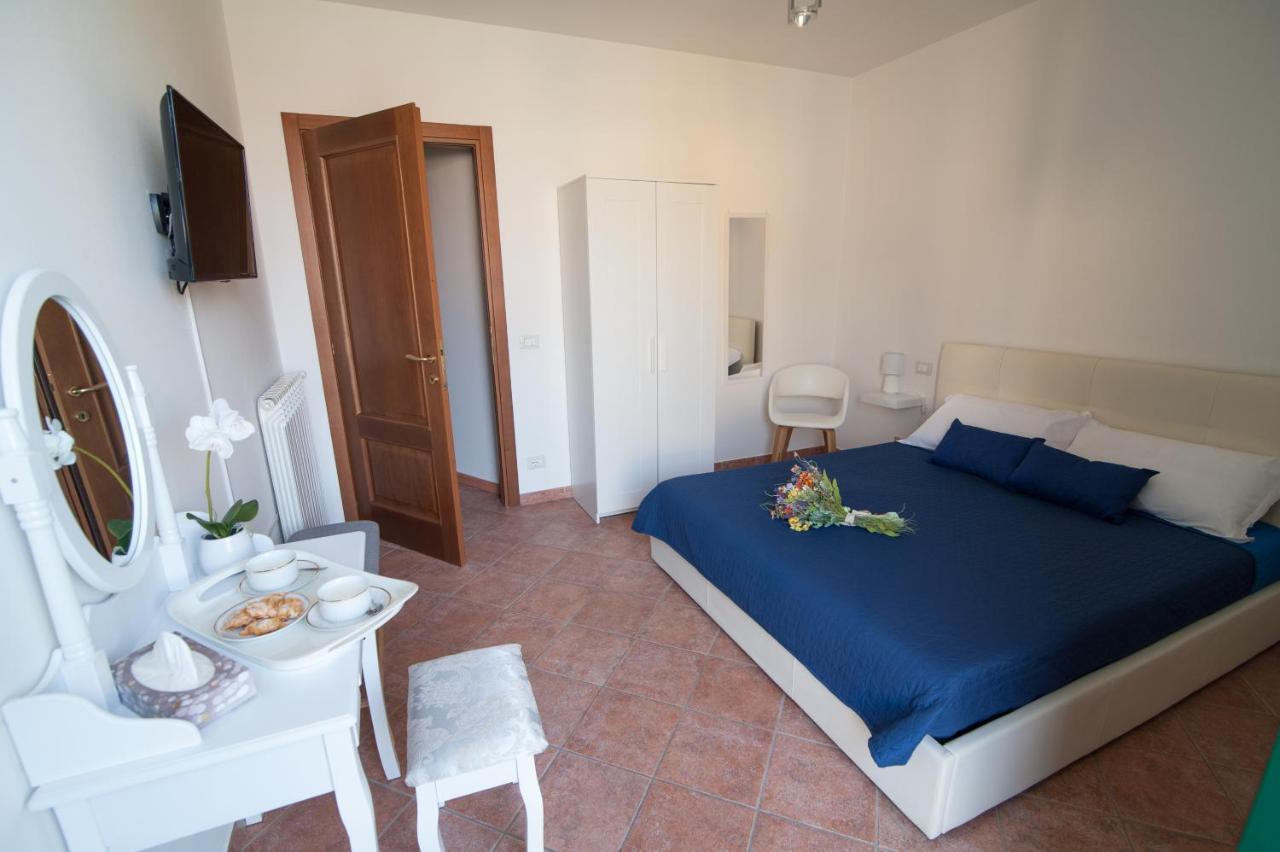 B&B Ca Del Sole แซร์ราวัลเล สกรีเวีย ภายนอก รูปภาพ